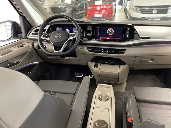 Volkswagen Multivan 17 of 28