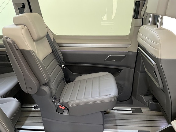 Volkswagen Multivan 16 of 28