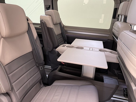Volkswagen Multivan 18 of 28