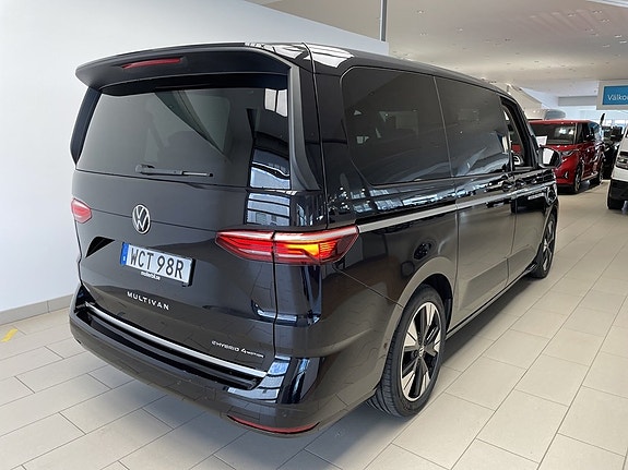 Volkswagen Multivan 7 of 28