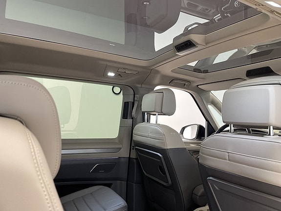 Volkswagen Multivan 15 of 28