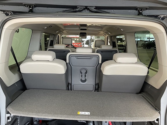 Volkswagen Multivan 11 of 28