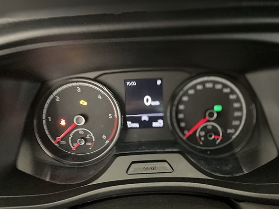 Volkswagen Caravelle 14 of 22