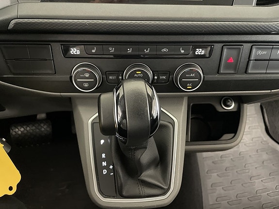 Volkswagen Caravelle 19 of 22