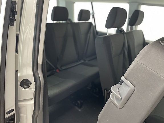 Volkswagen Caravelle 9 of 22
