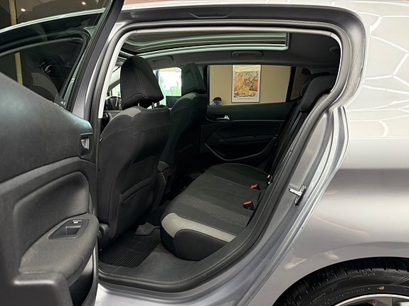 Peugeot 308 4 of 22