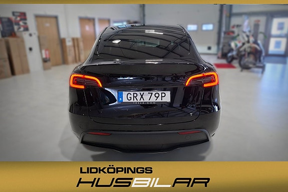 Tesla Model Y 6 of 16
