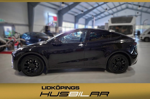 Tesla Model Y 5 of 16