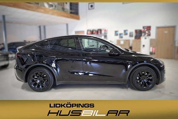 Tesla Model Y 4 of 16