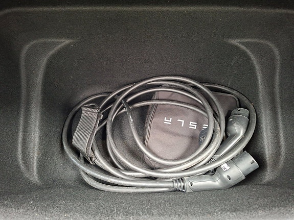Tesla Model Y 15 of 16