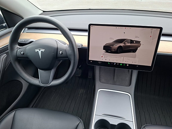Tesla Model Y 8 of 16