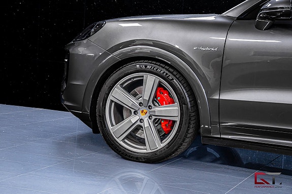 Porsche Cayenne S 5 of 21