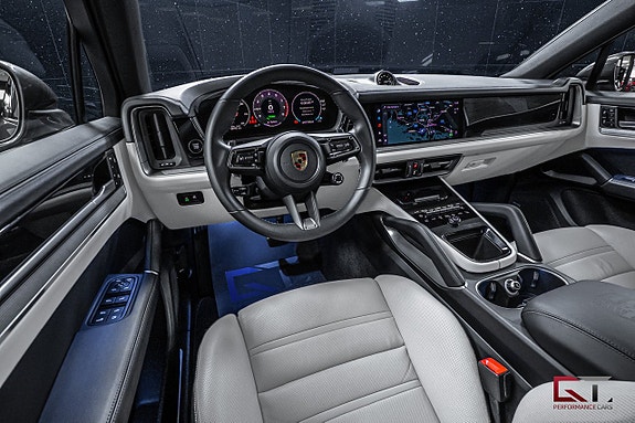 Porsche Cayenne S 11 of 21