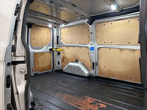Ford Transit Custom 14 of 30