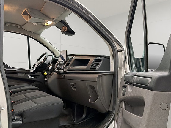 Ford Transit Custom 28 of 30