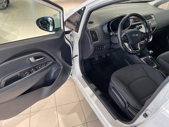 Kia Rio 12 of 22