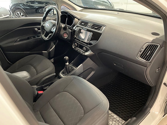 Kia Rio 14 of 22