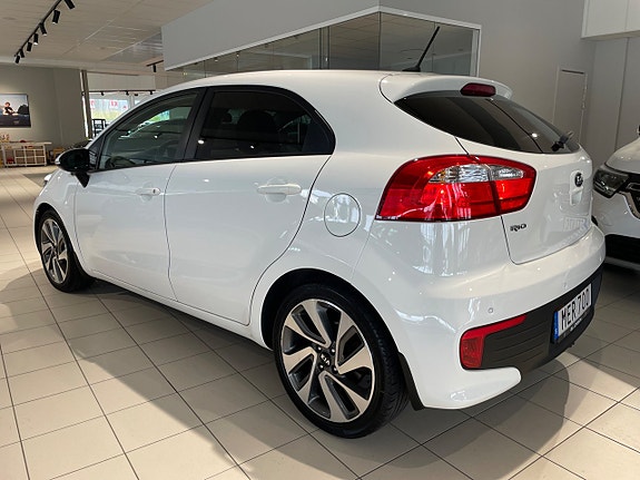 Kia Rio 7 of 22
