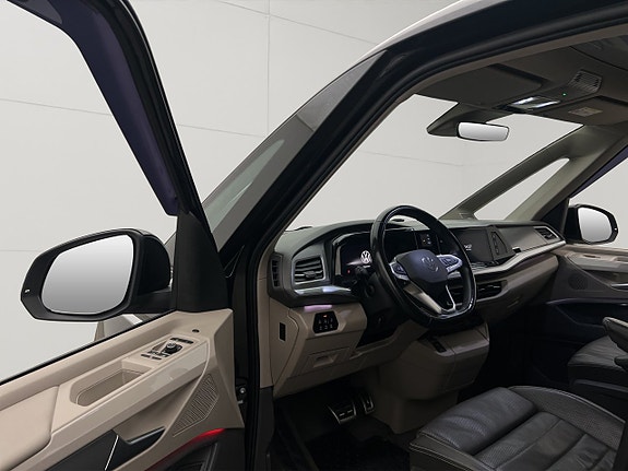Volkswagen Multivan 19 of 30