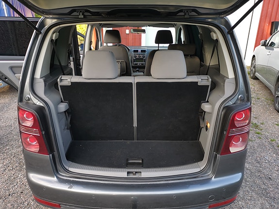 Volkswagen Touran 8 of 12