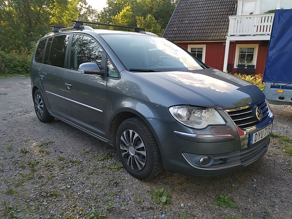 Volkswagen Touran 2 of 12