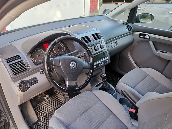 Volkswagen Touran 7 of 12