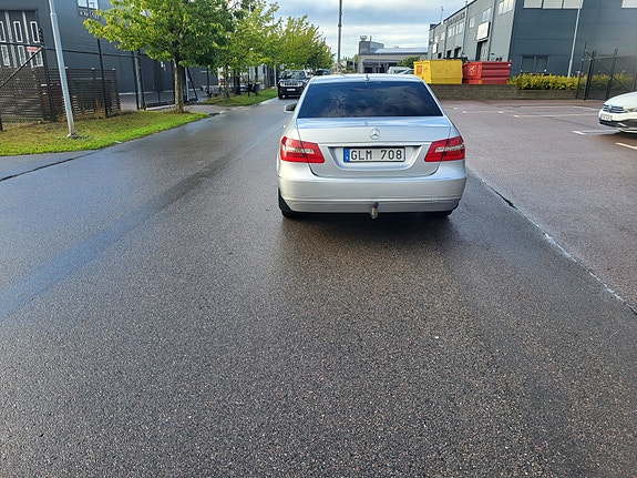 Mercedes-Benz E250 4 of 10