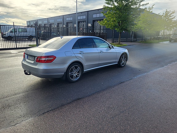 Mercedes-Benz E250 3 of 10