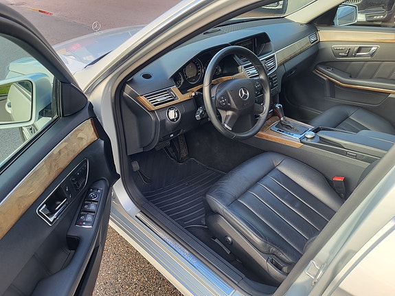 Mercedes-Benz E250 8 of 10