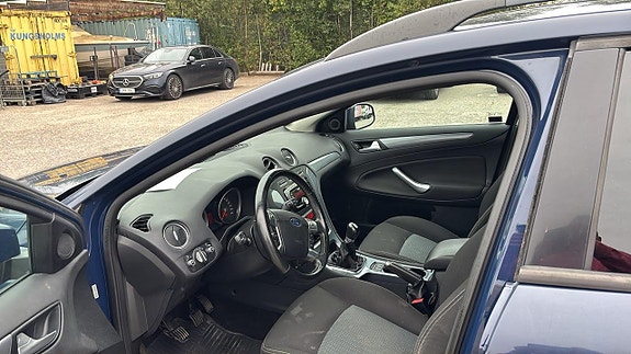 Ford Mondeo 2 of 8