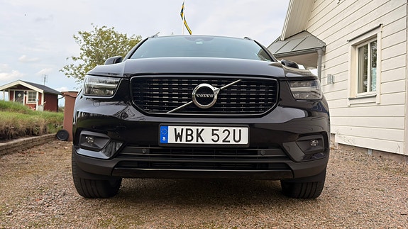 Volvo XC40 2 of 10