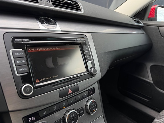 Volkswagen Passat 19 of 22