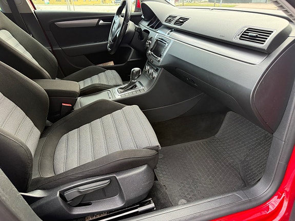 Volkswagen Passat 16 of 22