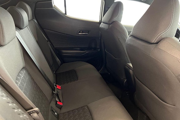Toyota C-HR 8 of 21
