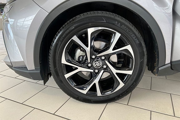 Toyota C-HR 17 of 21