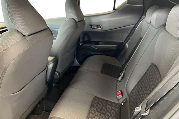 Toyota C-HR 13 of 21
