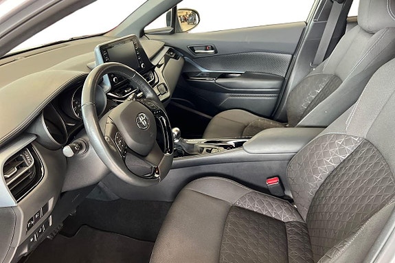 Toyota C-HR 14 of 21