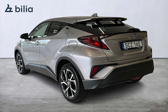 Toyota C-HR 2 of 21