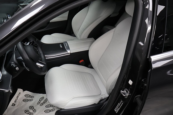 Mercedes-Benz C300 e 14 of 27