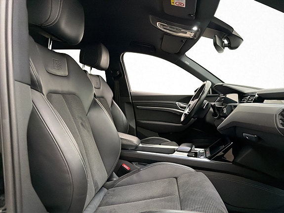 Audi e-tron 27 of 30