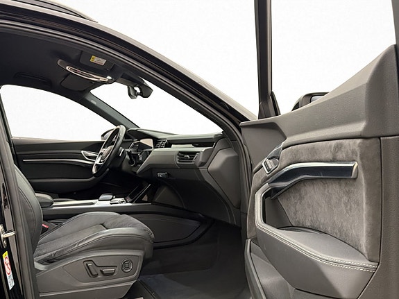 Audi e-tron 28 of 30