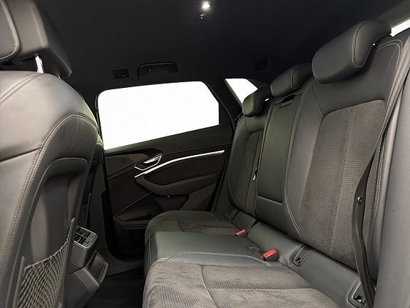 Audi e-tron 29 of 30
