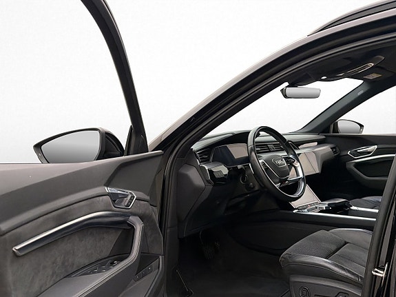 Audi e-tron 11 of 30