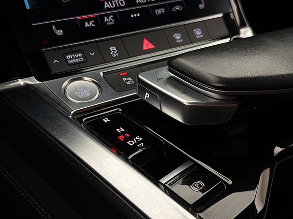 Audi e-tron 26 of 30