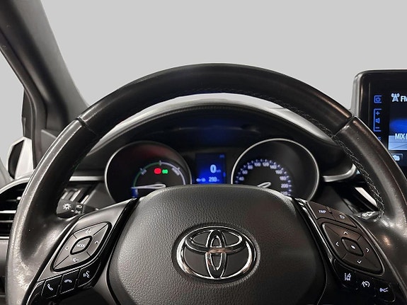 Toyota C-HR 15 of 22