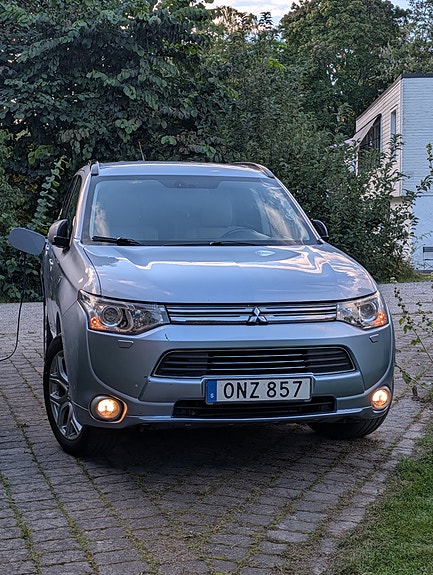 Mitsubishi Outlander 2 of 6