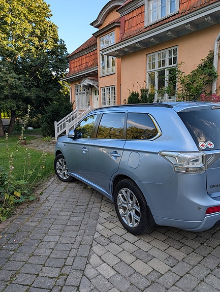 Mitsubishi Outlander 3 of 6