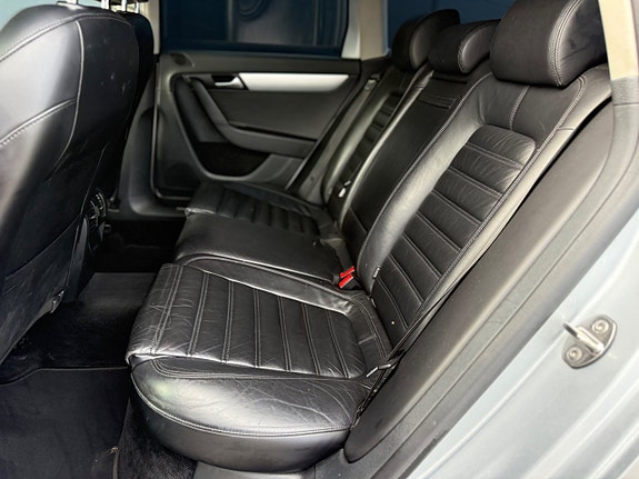 Volkswagen Passat Alltrack 13 of 21