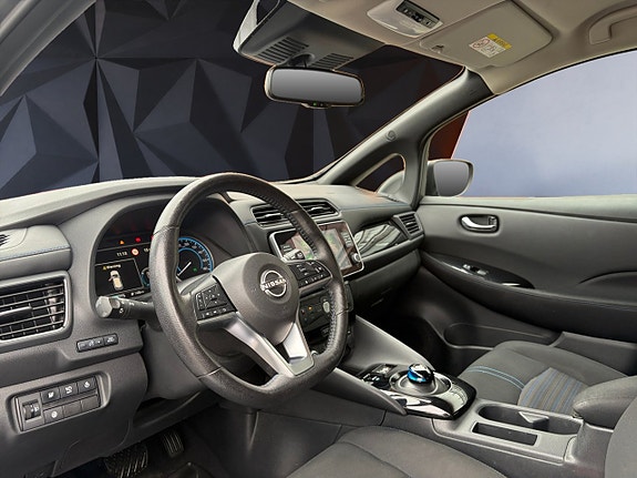 Nissan Leaf 8 of 17