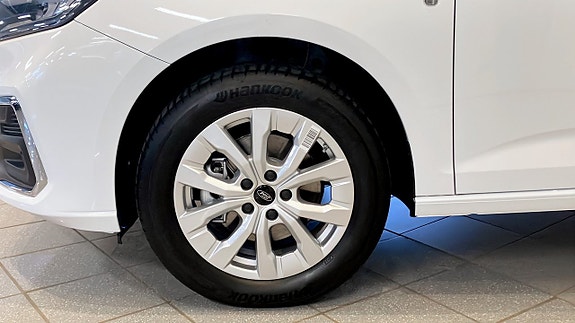 Ford Transit Connect 6 of 12